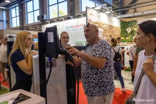 RD2 3862-Rok-Dezelak-RD2.si 