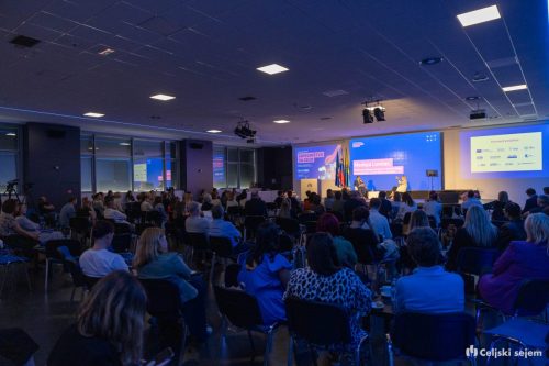 RD2 3922-Rok-Dezelak-RD2.si 