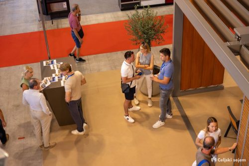 RD2 3976-Rok-Dezelak-RD2.si 