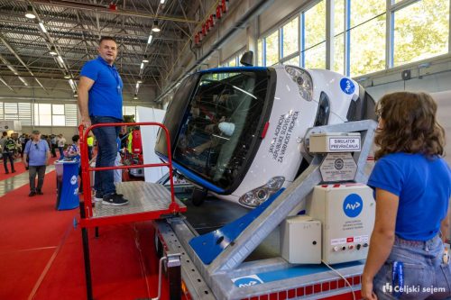 RD2 4031-Rok-Dezelak-RD2.si 