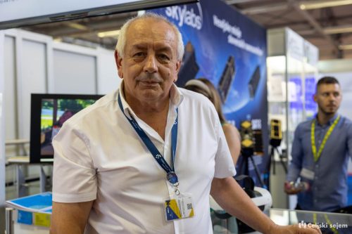 RD2 4133-Rok-Dezelak-RD2.si 