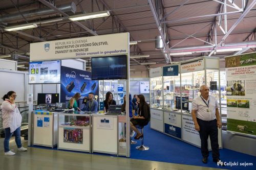 RD2 4142-Rok-Dezelak-RD2.si 