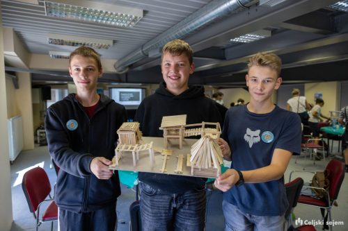 RD2 4169-Rok-Dezelak-RD2.si 