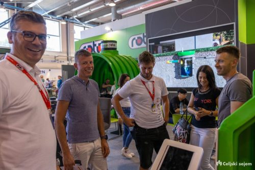 RD2 4211-Rok-Dezelak-RD2.si 