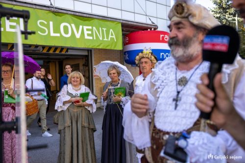 RD2 4220-Rok-Dezelak-RD2.si 