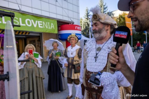 RD2 4224-Rok-Dezelak-RD2.si 