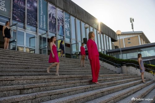 RD2 4241-Rok-Dezelak-RD2.si 