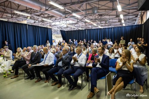 RD2 4298-Rok-Dezelak-RD2.si 