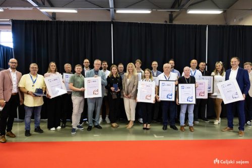 RD2 4321-Rok-Dezelak-RD2.si 