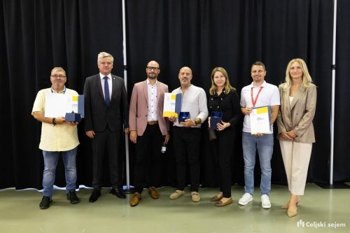 RD2 4335-Rok-Dezelak-RD2.si 