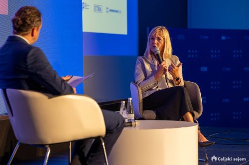 RD2 8056-Rok-Dezelak-RD2.si 