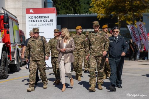 RD2 8095-Rok-Dezelak-RD2.si 