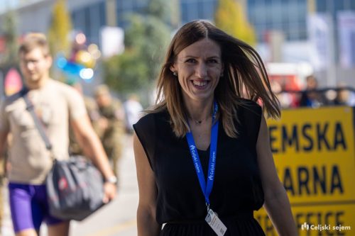 RD2 8125-Rok-Dezelak-RD2.si 