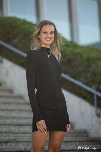 RD2 8153-Rok-Dezelak-RD2.si 