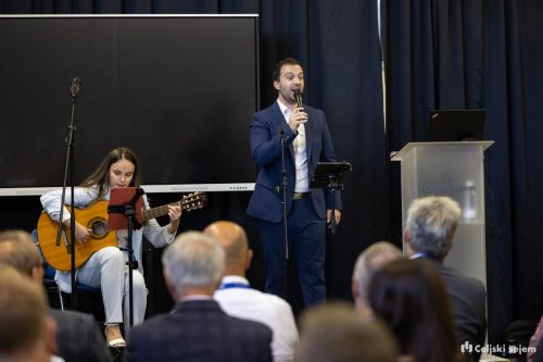 RD2 8243-Rok-Dezelak-RD2.si 