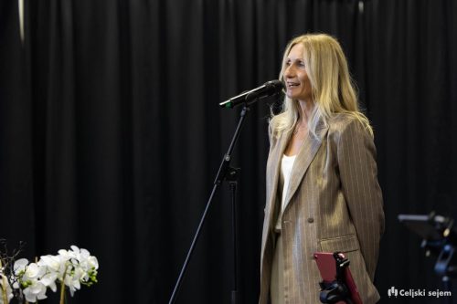 RD2 8254-Rok-Dezelak-RD2.si 