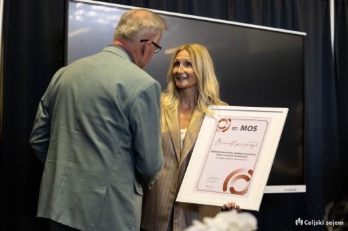 RD2 8266-Rok-Dezelak-RD2.si 