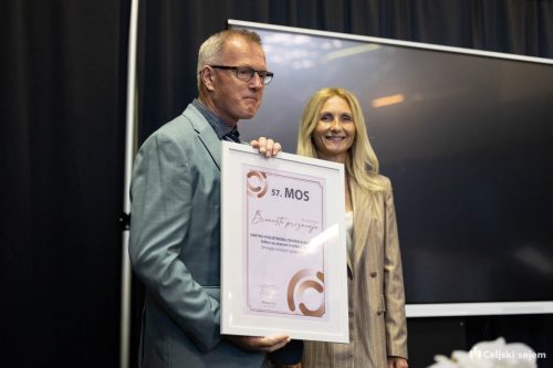 RD2 8268-Rok-Dezelak-RD2.si 