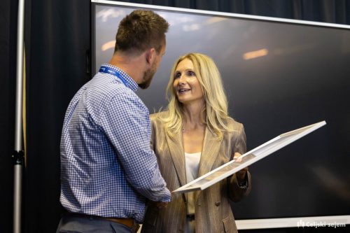 RD2 8295-Rok-Dezelak-RD2.si 