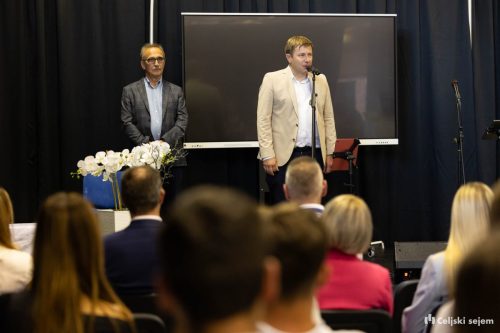 RD2 8395-Rok-Dezelak-RD2.si 