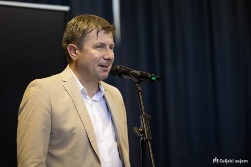 RD2 8401-Rok-Dezelak-RD2.si 