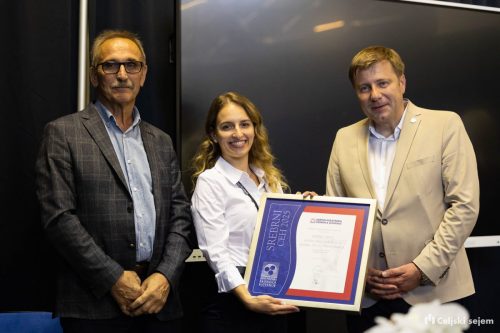 RD2 8439-Rok-Dezelak-RD2.si 