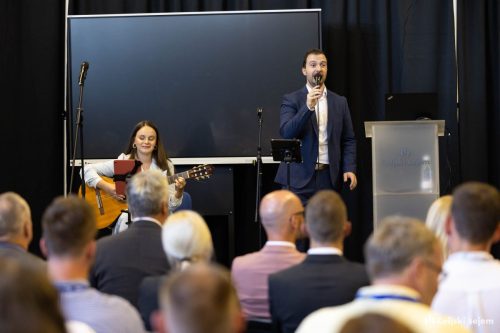 RD2 8497-Rok-Dezelak-RD2.si 