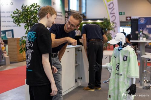 ARK 8519-Rok-Dezelak-RD2.si 