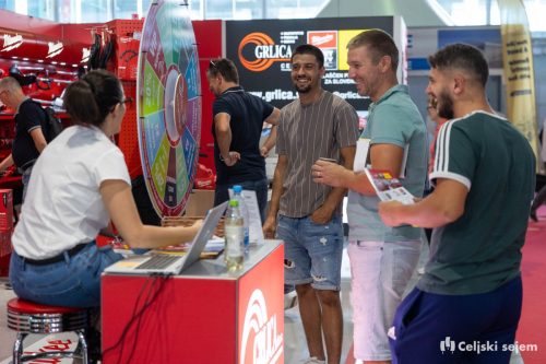 ARK 8648-Rok-Dezelak-RD2.si 