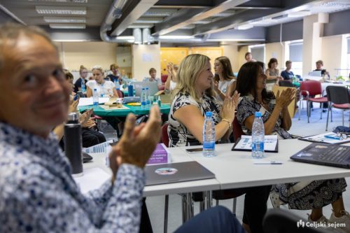 RD2 4162-Rok-Dezelak-RD2.si 