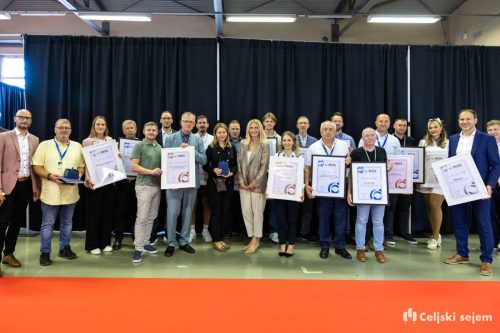 RD2 4322-Rok-Dezelak-RD2.si 