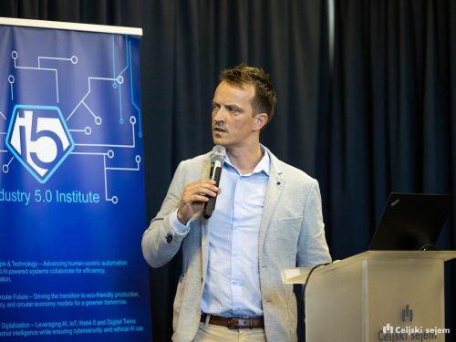 RD2 8024-Rok-Dezelak-RD2.si 