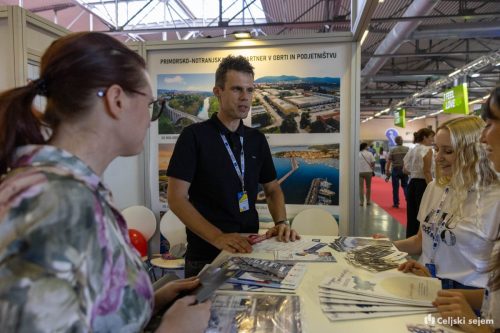 RD2 4507-Rok-Dezelak-RD2.si 