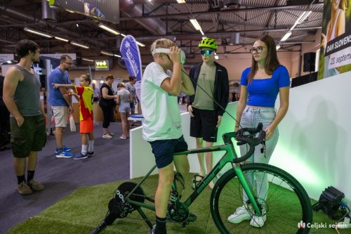 RD2 4532-Rok-Dezelak-RD2.si 