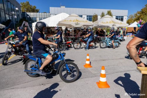 RD2 4551-Rok-Dezelak-RD2.si 