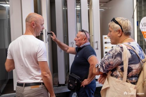 RD2 4644-Rok-Dezelak-RD2.si 