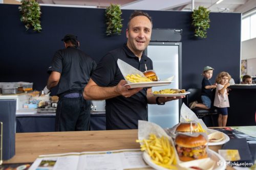 RD2 4677-Rok-Dezelak-RD2.si 