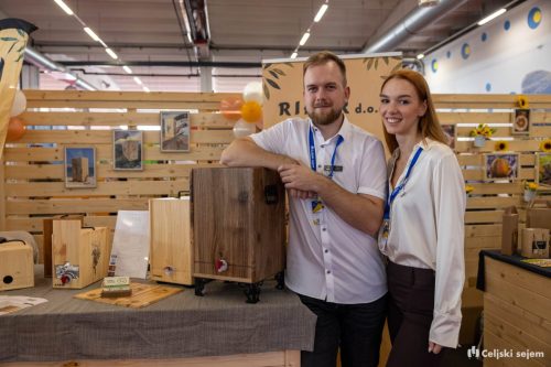 RD2 4697-Rok-Dezelak-RD2.si 