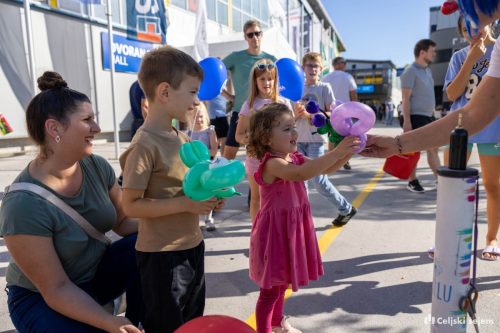 RD2 4757-Rok-Dezelak-RD2.si 