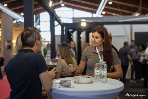 RD2 8531-Rok-Dezelak-RD2.si 