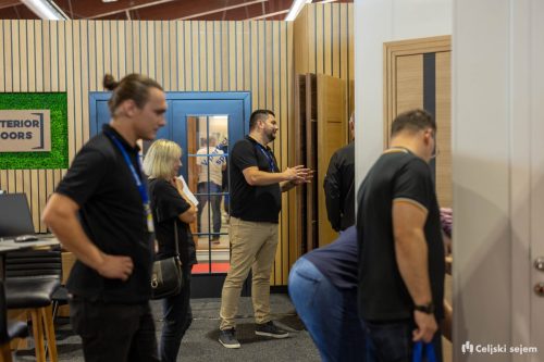 RD2 8535-Rok-Dezelak-RD2.si 