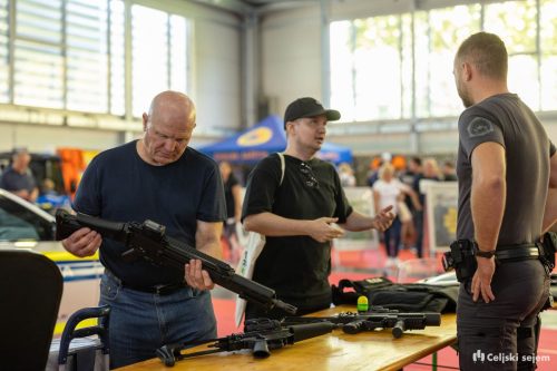 RD2 8578-Rok-Dezelak-RD2.si 