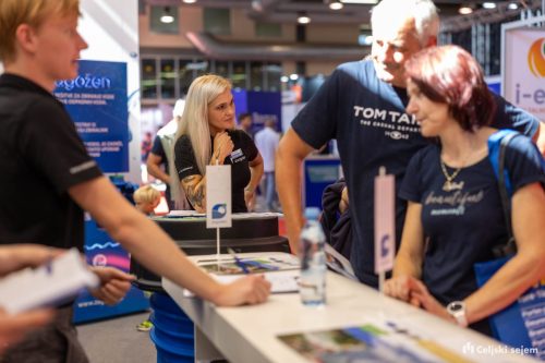 RD2 8610-Rok-Dezelak-RD2.si 