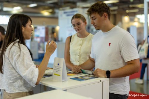 RD2 8633-Rok-Dezelak-RD2.si 